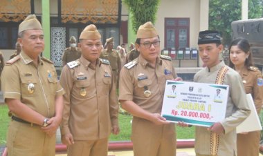 Wahdi Berikan Reward MTQ Ke-49 Usai Apel Mingguan Pemkot Metro