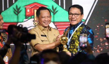 Walikota Metro Terima Penghargaan UHC Award BPJS RI