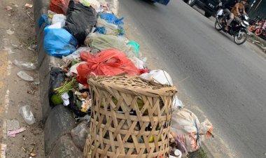 Sampah Menggunung di Trotoar, Warga Pertanyakan Kinerja Instansi Terkait