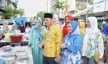 Jelang Berbuka Puasa, Tim Penggerak PKK Kabupaten Rohil Bagikan Ratusan Takjil