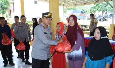 Kapolres Lampung Utara Salurkan Bantuan Kemanusian Kepada Warga Desa Pekurun