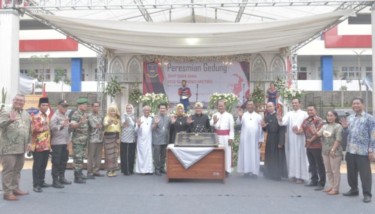 Walikota Metro Wahdi Resmikan Gedung SMP Dan SMA Yos Sudarso