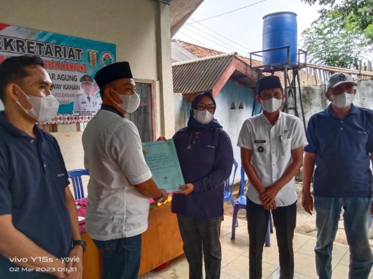 Pj Kepala Kampung Banjar Agung Dampingi Panitia Terima Berkas Balon Kakam