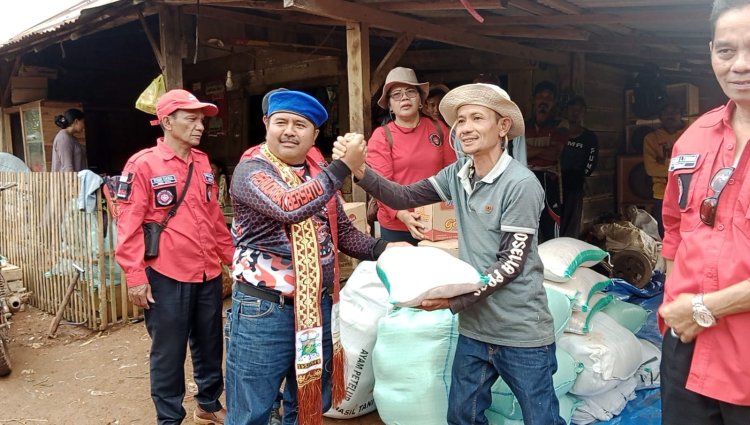 PBB Lambar Serahkan Bantuan Korban Banjir dan Tanah Longsor