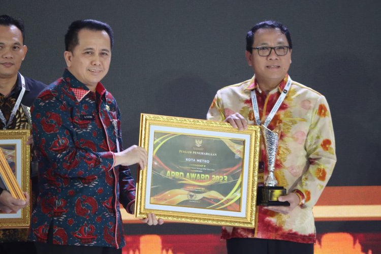Wahdi Terima Penghargaan APBD AWARD 2023 Dari Kemendagri