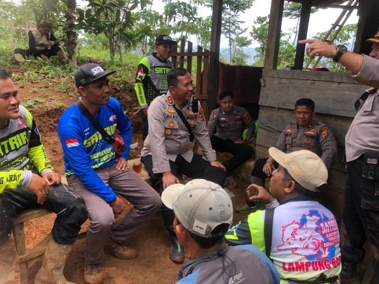 Jumat Curhat, Kapolres Lampung Barat Dengar Keluhan Warga Pengungsi