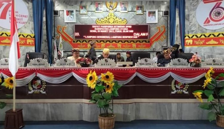 Sekdakab Bacakan Capaian di Sidang Paripurna Istimewa Memperringati HUT Prov. Lampung