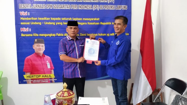 Sekretaris Umum DPP SPI Serahkan Langsung SK kepengurusan DPW Prov. Lampung