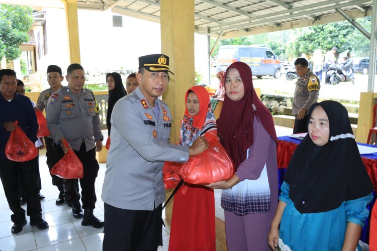 Kapolres Lampung Utara Salurkan Bantuan Kemanusian Kepada Warga Desa Pekurun