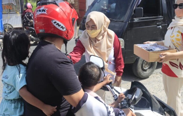 DPD Gerindra Bersama PIRA Lampung Bagikan 1000 Takjil