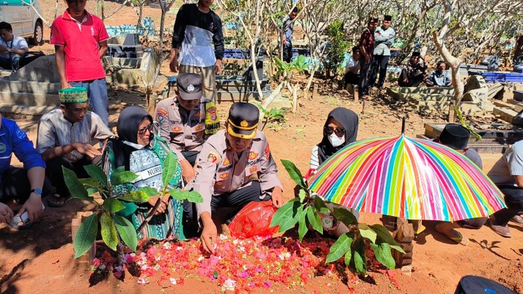 Jenazah Korban Dukun Penggandaan Uang Tiba dan Dikebumikan di Pesawaran Lampung