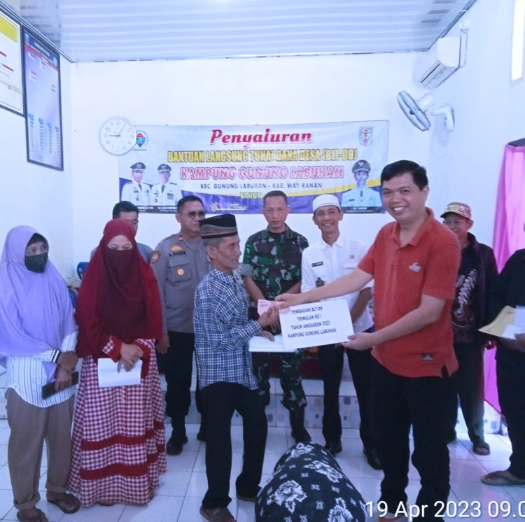 Pemeritah Kampung Gunung Labuhan Bagikan BLT Dana Desa