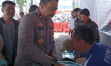 Memperingati Hari Buruh 2023, Waka Polda Lampung Lakukan Bakti Sosial