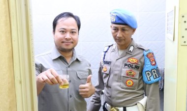 Curiga, Kapolres Tulang Bawang Cek Urine Personel Satresnarkoba Secara Mendadak