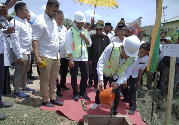 Bupati Rohil Letakkan Batu Pertama Pembangunan Jembatan, Sekian Lama Dinanti Masyarakat