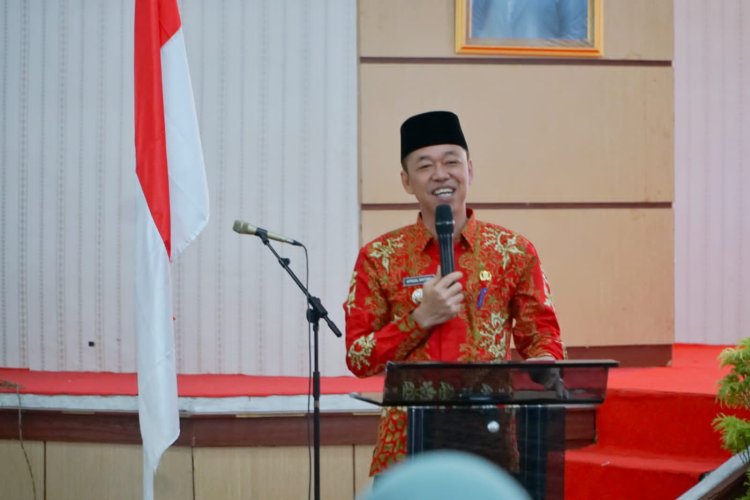Bupati Rohil Ingatkan Jamaah Jaga Kesehatan, Saat Tutup Bimbingan Manasik Haji Tingkat Kabupaten