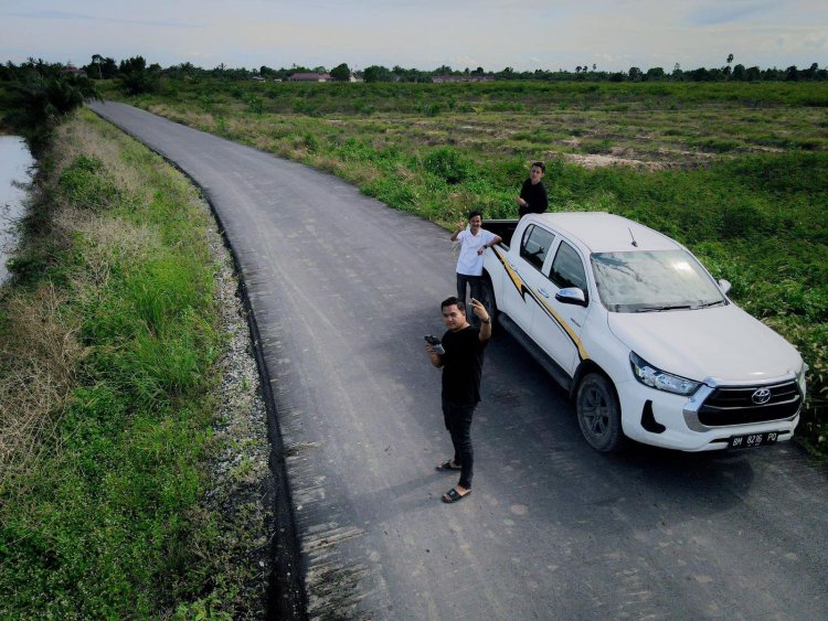 Jalan Desa Sekeladi Rohil Rusak, Kadis PUTR : Ini Sudah Prioritas Kami
