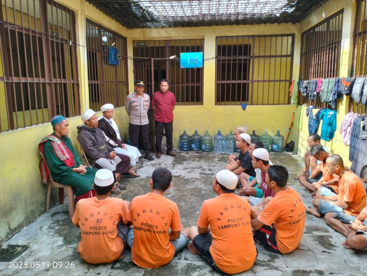 Polres Lampung Barat Berikan Binrohtal, Ceramah Agama kepada Tahanan