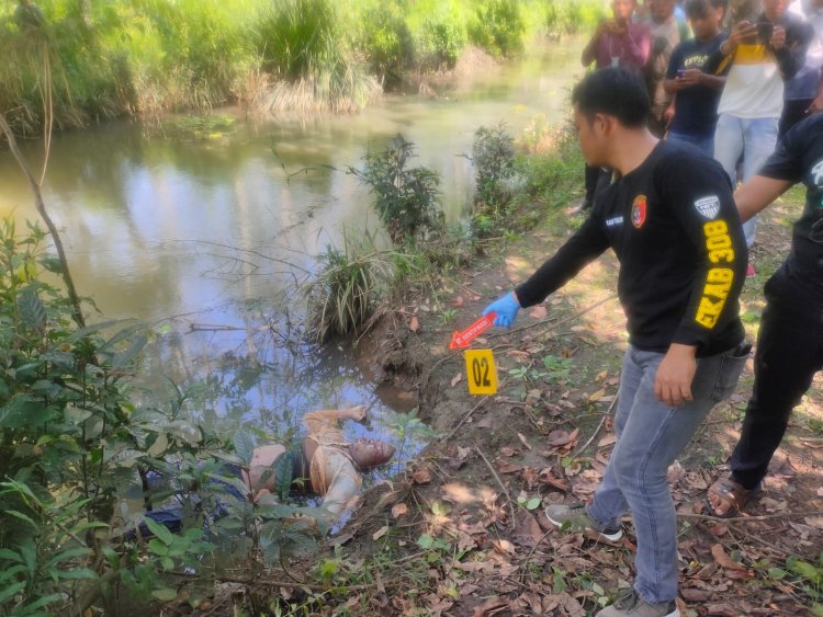 Sat Reskrim Polres Tubaba Cek TKP Penemuan Mayat di Pinggir Sungai Tirta Makmur