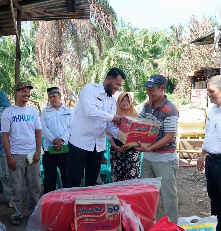 Wabup Kunjungi Korban Kebakaran, Serahkan Bantuan Bentuk Perhatian Pemda Rohil