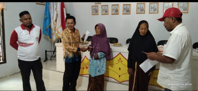 Peratin (Kades) Semarang Jaya Salurkan BLT-DD Tahap I Anggaran 2023