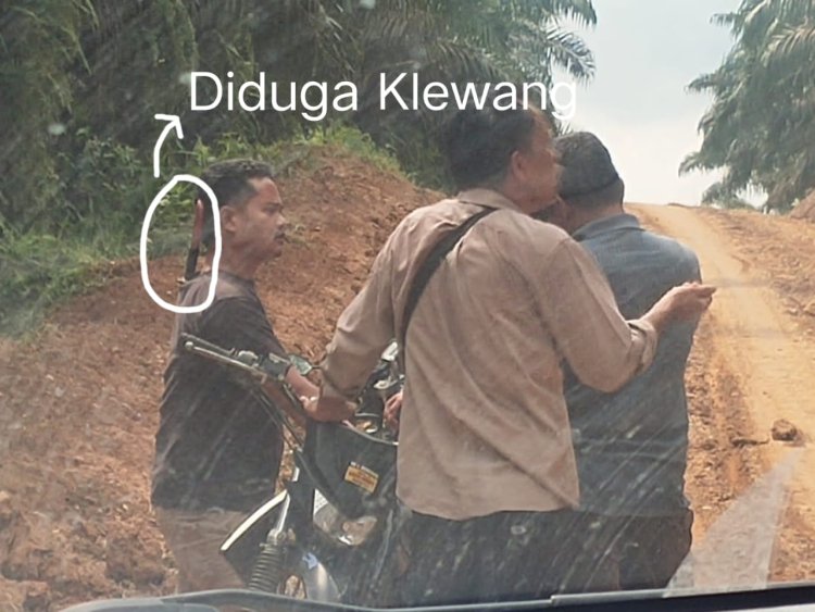 Waow.. Ada Sajam Menghadang Saat Tim Kuasa Hukum Desa Alim Hendak Kuasai Lahan