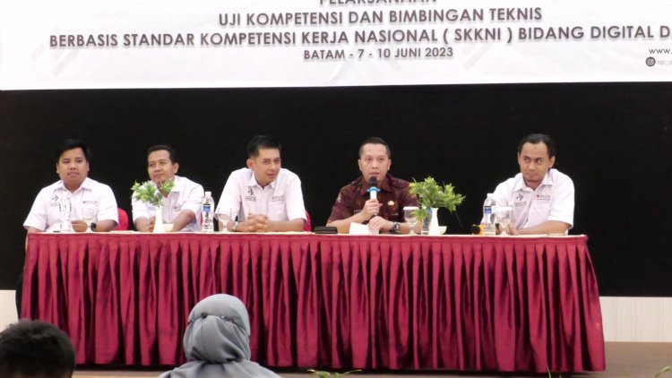 Kadis Kominfotiks Rohil Lolos Uji Kompetensi ICT Project Manager dari BNSP