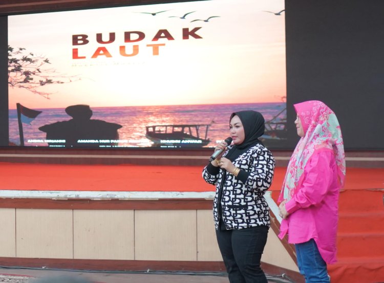 Bupati Rohil Nonton Bareng Pemutaran Perdana Film "Budak Laut"  Karya Anak Negeri