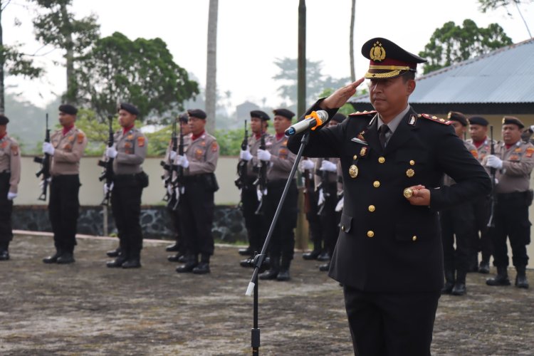Polres Lampung Barat Laksanakan Upacara Tabur Bunga Dalam Rangka Hari Bhayangkara ke-77