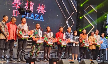 Bupati Rohil Hadiri Malam Kesenian dan Peresmian Event Bakar Tongkang Tahun 2023