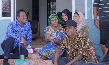 Wakil Bupati Rohil Serahkan Bantuan Renovasi RTLH di Bagan Jawa