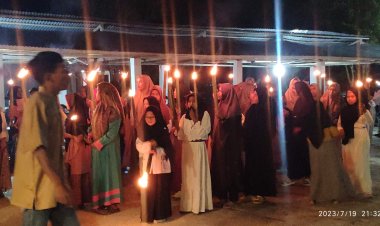 Mahasiswa KKN UIN Gelar Pawai Obor di Labuhan Tangga Kecil