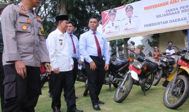 Kejari Lampura Serahkan 22 Unit Kendaraan Dinas Milik Pemkab