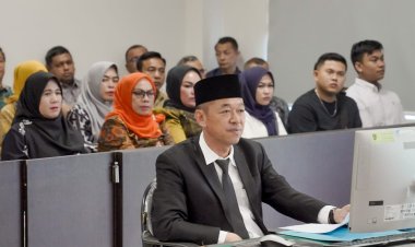 Lulus Ujian Tesis di Pascasarjana UIR, Bupati Rohil Dapat Nilai A