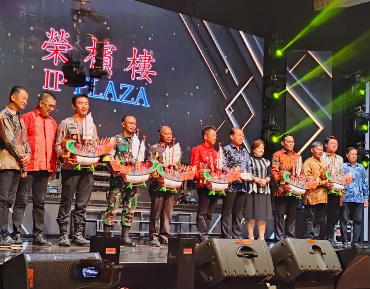 Bupati Rohil Hadiri Malam Kesenian dan Peresmian Event Bakar Tongkang Tahun 2023