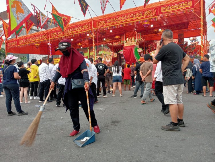 Kerahkan 600 Petugas Selama Ritual Bakar Tongkang, DLH Rohil : Ditempatkan di Beberapa Titik Keramaian