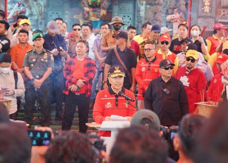 Bupati Sambut Rombongan Gubernur dan Tamu Undangan Event Ritual Bakar Tongkang 2023
