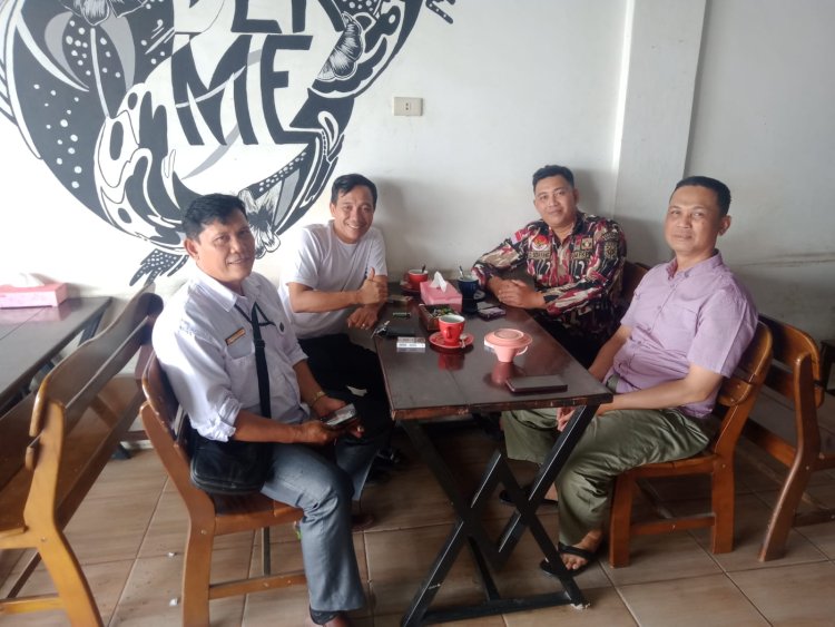 Ngopi Bareng Bersama Tokoh Pemuda dan Datuk Penghulu, Kapolsek Bagan Sinembah Jalin Silaturahmi