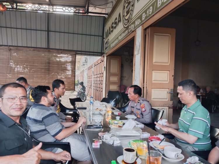 Kapolsek, Bhabinkamtibmas Jalin Kemitraan dengan Awak Media Sukseskan Pemilu 2024