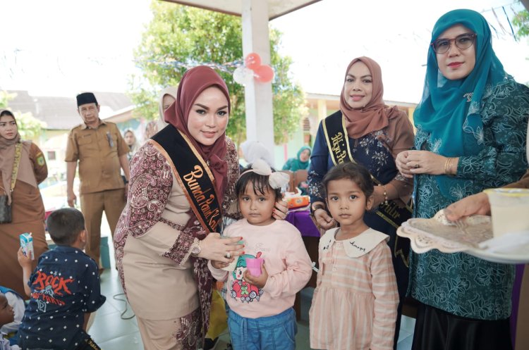 Peringati Hari Anak Nasional 2023, Bunda PAUD Kunjungi Sekolah dan Berikan Bingkisan