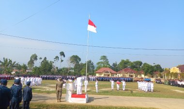 Upacara Pengibaran Bendera Merah Putih Peringati HUT RI ke-78 Tingkat Kecamatan Berjalan Khimat