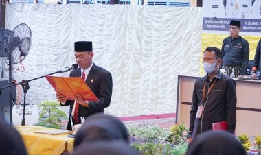 Serahkan 995 SK PPPK Guru dan Tenaga Teknis Formasi Tahun 2022, Bupati Rohil Ucapkan Selamat