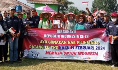 PPK dan PPS Kecamatan Air Naningan Gelar Sosialisasi Pemilu di Karnaval HUT RI ke-78