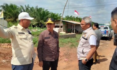 Tinjau Pembangunan Jalan Pesisir Rohil, Gubri : Tingkatkan Perekonomian Masyarakat