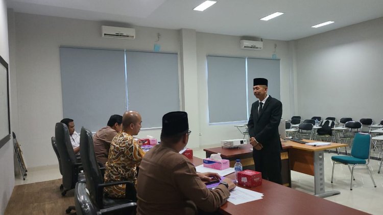Lulus Program Magister S2 Hukum, Bupati Rohil Ucapkan Selamat Kepada Abang Kandung