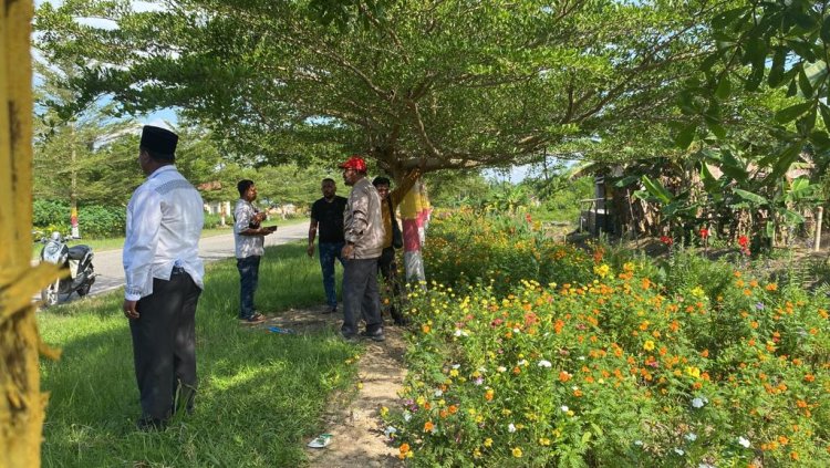 DLH Rohil Gelar Pengecatan Pohon Ketapang, Meriahkan HUT RI ke-78 Tahun 2023