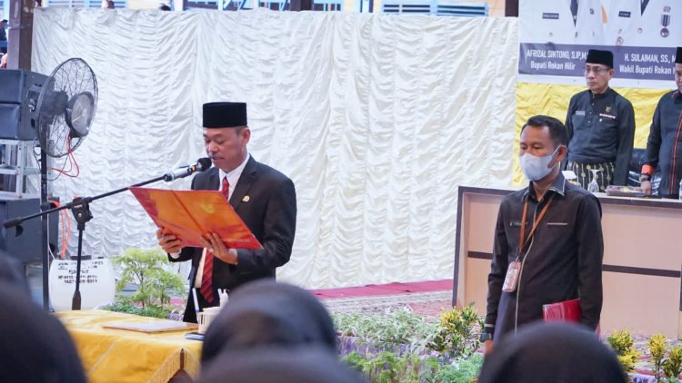 Serahkan 995 SK PPPK Guru dan Tenaga Teknis Formasi Tahun 2022, Bupati Rohil Ucapkan Selamat