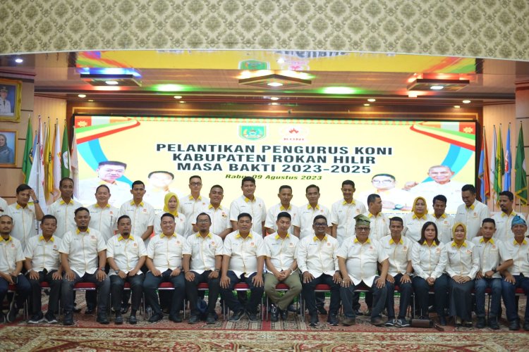 Komitmen Tak Rangkap Jabatan, Samsuri Lantik Pengurus KONI Baru