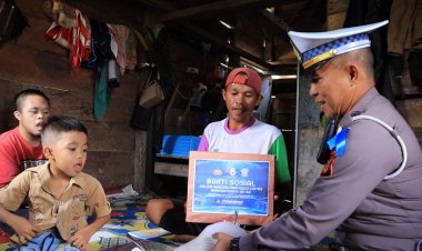 Hari Lantas Bhayangkara ke-68, Polres Lambar Bagikan Bantuan Sosial