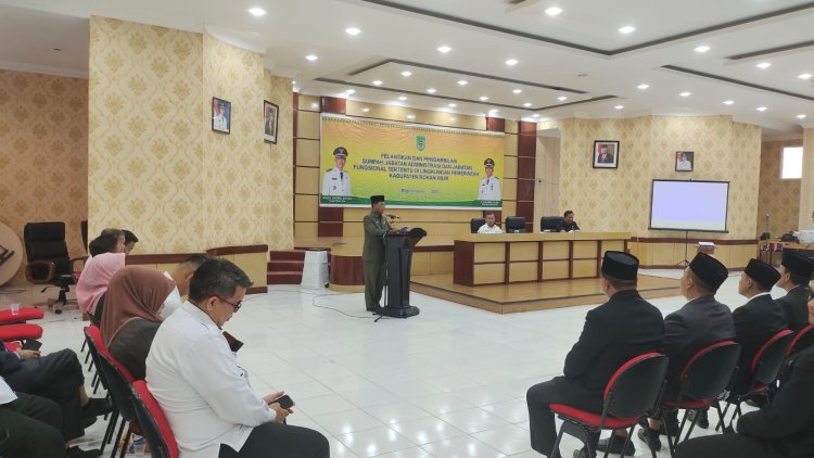 Lantik Pejabat Eselon ll - lV, Sekda Rohil: Mutasi Pejabat Hal Biasa